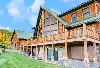 Spacious Luxury Log Home - 25 Min to Skiing, Boating and Trails! - Collbran - 2
