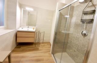 RESIDENZA LA RUGA Matilde & Eleonora Apartments Lake - 3