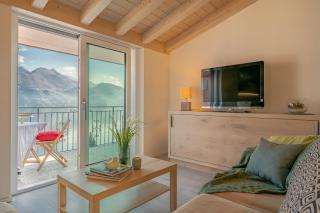 [CLASSY APARTMENT] wifi, parking & STUNNING VIEW! - 4