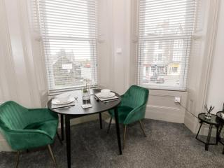 Emerald Suite - Barmouth - 4