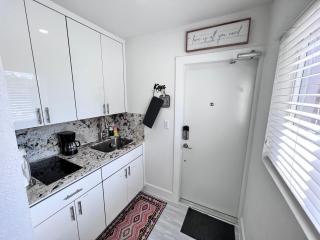 Stylish Studio Apartment By Miami International Airport - Miami - 1