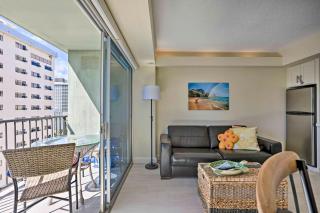 15th Floor Condo with Lanai, 2 Blocks to Beach! - Honolulu - 4