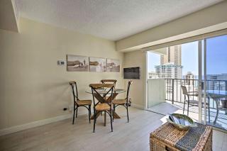 15th Floor Condo with Lanai, 2 Blocks to Beach! - Honolulu - 3