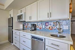 15th Floor Condo with Lanai, 2 Blocks to Beach! - Honolulu - 1