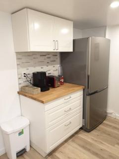 Happy, Cozy, Loving Guest Space in West Vancouver - 1