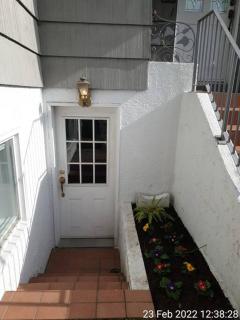 Happy, Cozy, Loving Guest Space in West Vancouver - 9