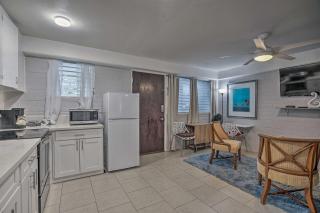 Sun-Filled Condo with Lanai Near Waikiki Beach! - Honolulu - 3