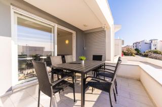 Dario 3 luxury apartment with a pool - 5