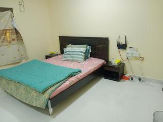 Furnished room hall way bathroom(homestay not hotel) - Al 'Ayn - 4