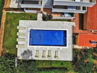 Green Poolside Escape - Kaštela - 7