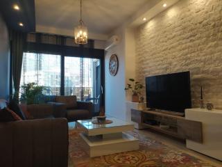 Soho City Apartment with Garage - Bar - 0