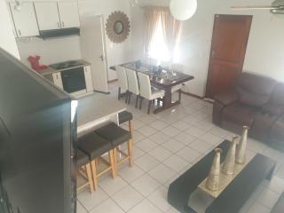 5 bedroom home in Langebaan, located close to Club Mykonos and Laguna Mall - Langebaan - 4