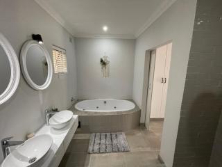 Guest house on Gillian Unit 6 - Ballito - 5