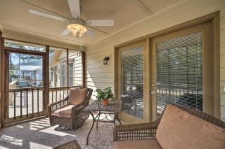 Oak Island Getaway with Yard - Walk to Beach! - Oak Island - 9