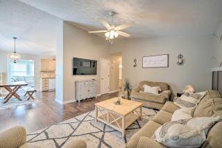 Oak Island Getaway with Yard - Walk to Beach! - Oak Island - 5