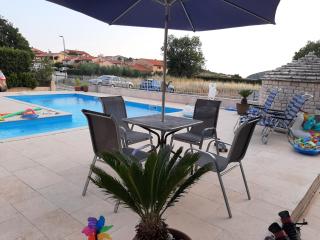 Nice, cosy studio apartment with shared outdoor pool - Banjole - 9