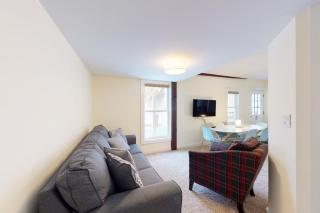 Pleasant Condos - 9