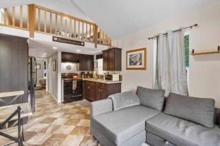 Cozy Tiny Home Steps Away From Mt. Rainier - Ashford - 2