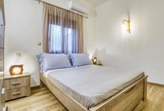 Villa Crypty - Soroni - 1
