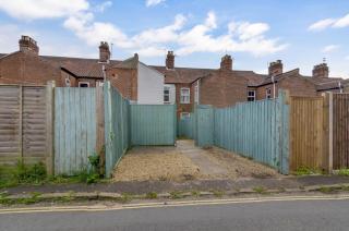 2br Cosy Stay Near Cathedral Parking Workspace - 4