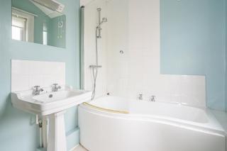 Fantastic, Spacious 3 Bedroom House With Garden - Bath - 5