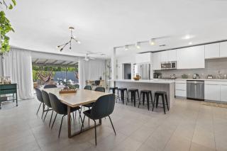 Mid-Century Stunner // Large Yard and Patio for Indoor/Outdoor Living - Phoenix - 6