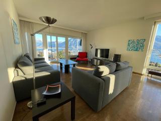 Lichtdurchflutete Ferienwohnung mit Panorama-Sicht und Schwimmbad/Sauna - Muralto - 7