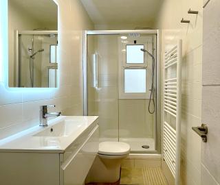 Abbott apartment - 1 min from the beach - 100m2 - sleeps 8 - 1