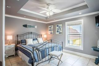7 Bedroom Home STEPS TO THE BEACH With 4 Patios and Pool! Sleeps 20 - 2