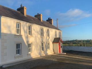 Farmhouse with Hot tub Sleeps7 - 9