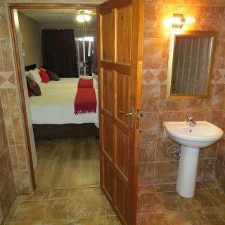 Akweja Bed and Breakfast Accommodation - 9