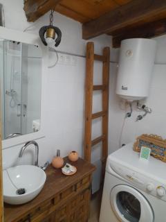 Habitación rústica independiente con todas las comodidades, sofacama y ventilador - Tordesillas - 3