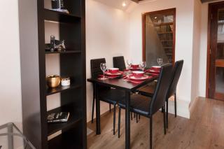 Lace Market Apartments - City Centre - 4 Beds Apartment with 2 Bathrooms and full Kitchen in George Street - close to Victoria Centre Shopping Centre and the Mercure Hotel - Outdoor Parking for Cars or Vans at five pounds a day - 8