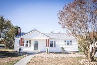 Modern Cottage Near Hospitals and Brewery! - Morganton - 0