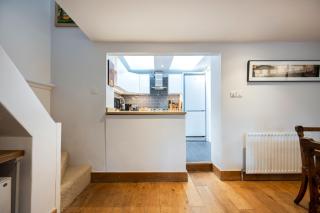 Delightful Bird Sisters Cottage with Free Parking - Brighton & Hove - 5