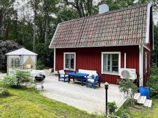 4 person holiday home in KARLSBORG - Sörhamn - 5