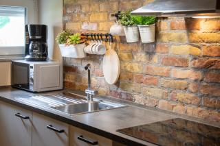 Stylish Urban Oasis - Design 2BR Apartment with Parking - 9
