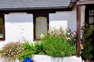 Stunning ANNEXE 1 luxury bedroom, eating area & bathroom only! - Truro - 0