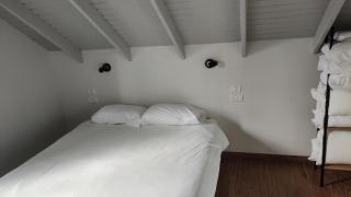 יערה בכפר קרוב לנחל - 5