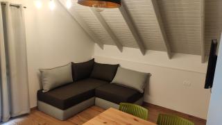 יערה בכפר קרוב לנחל - 1