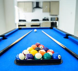 1 Bed House - Sleeps 2 - Parking - Wifi - 3