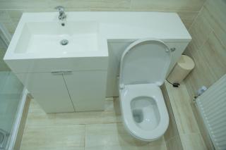 1 Bed House - Sleeps 2 - Parking - Wifi - 2