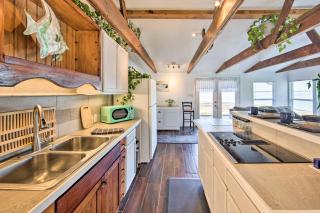 Water Views and Deck Gun Barrel City Cottage! - Gun Barrel City - 8