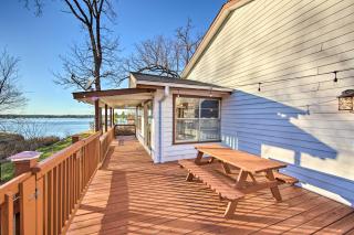 Walk to Cedar Creek Lake Home with Deck in Malakoff - 9