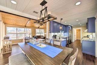 Walk to Cedar Creek Lake Home with Deck in Malakoff - 3