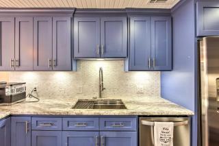 Walk to Cedar Creek Lake Home with Deck in Malakoff - 1