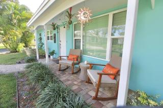 Parrot Head Tiki - 9