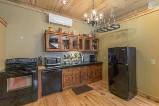 Lotus Mountain Suites West Suite - 5