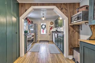 Charming Sutton Cottage Walk to Lake and Farm! - 1