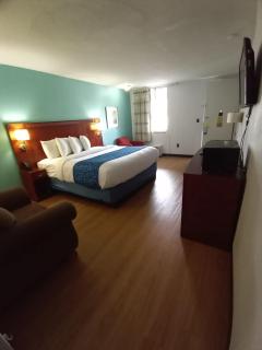 Travelodge by Wyndham Petersburg - Petersburg - 8